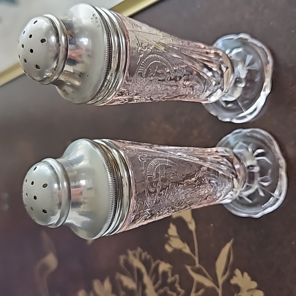 SOLD   Royal Lace Pattern Pink Depression Glass Salt and Pepper Shakers Set - Picture 1 of 9
